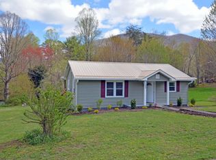 153 Greenbriar Dr, Hampton, TN 37658