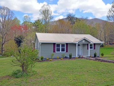 153 Greenbriar Dr, Hampton, TN, 37658