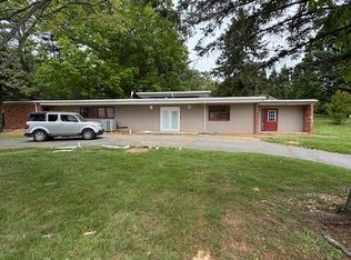 2406 Browns Mill Rd, Johnson City, TN 37604