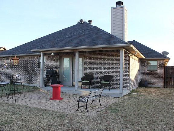 2nd image of 215 Ashley St