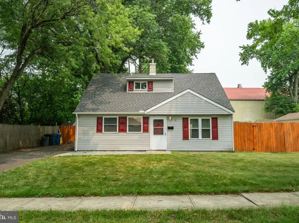 812 Rennard Ln, Morrisville, PA 19067