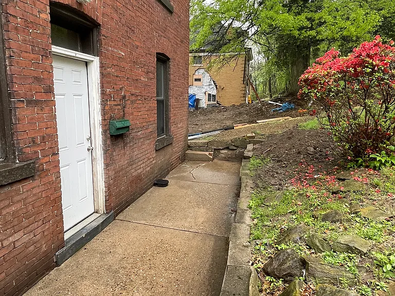 1250 Blackadore Ave — Photo 12
