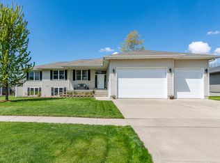 317 Willow St, Alburnett, IA 52202