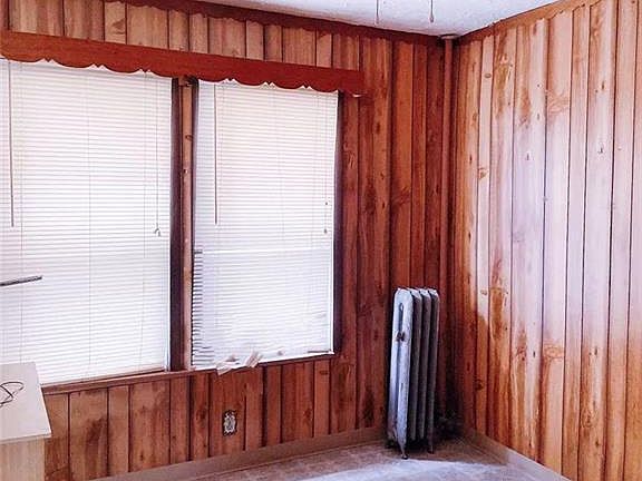 4th image of 1986 E 120th St APT 3