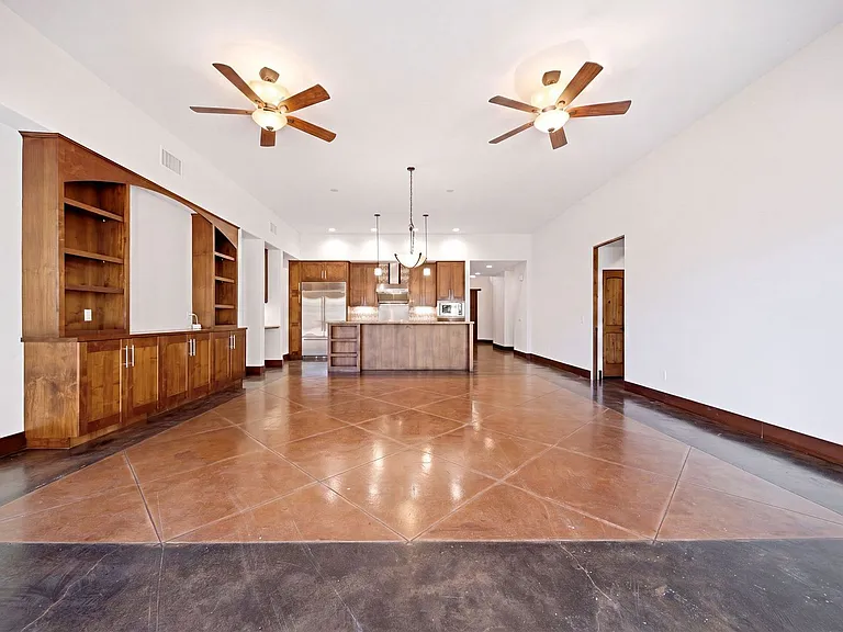 825 Gonzales St — Photo 12