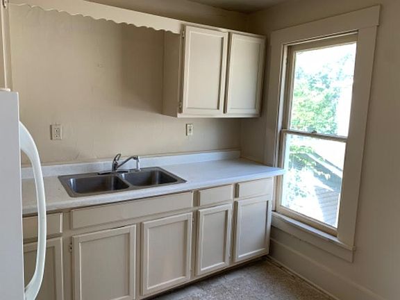 5th image of 411 1/2 3rd St
