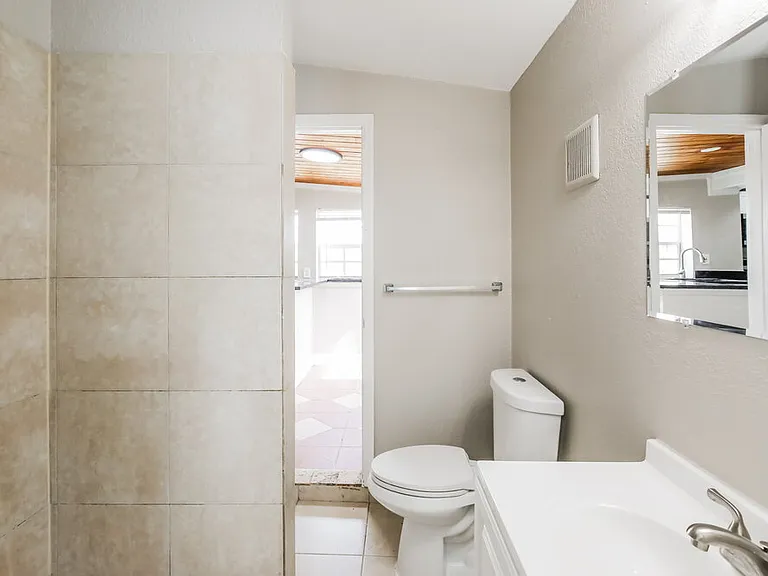5319 NE 17th Ave — Photo 9