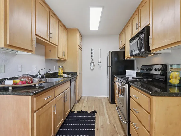 900 Cambridge Dr #51 — Photo 4
