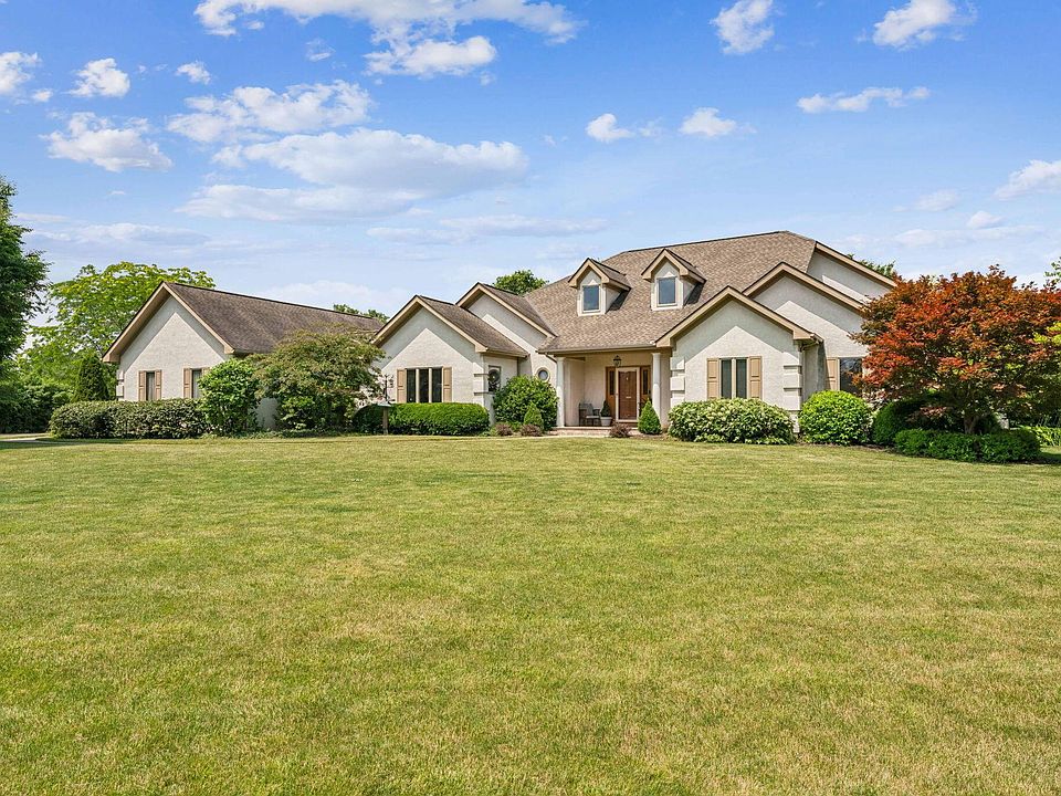 1st image of 8880 Surrey Ln