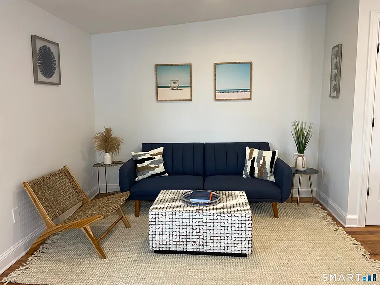75 Henry St — Photo 3