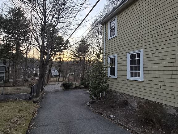 3rd image of 33 Cedar St