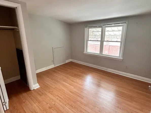 32 Broadway Ave #6, Hamilton, ON L8S 2V7