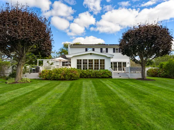 25 Pleasant Ln, Southampton, NY 11968