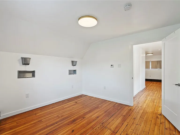 6026-1 Sawyer St — Photo 10