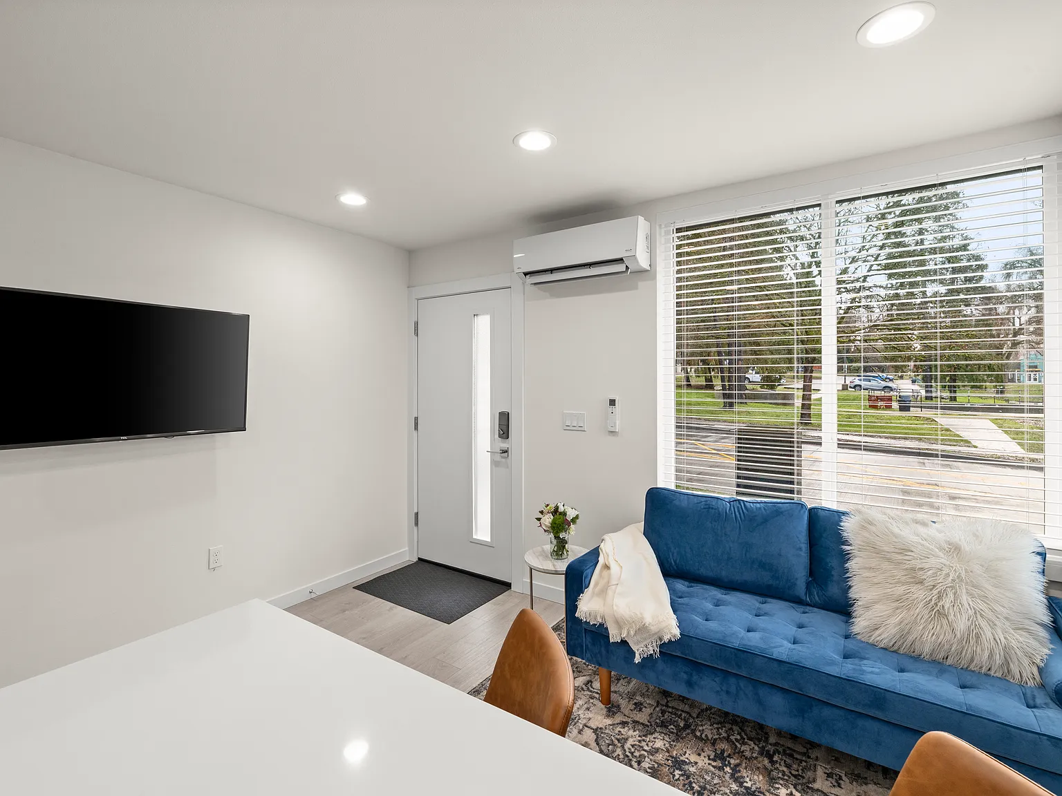 2 bed, 1040 sqft, $2,800 — Photo 2