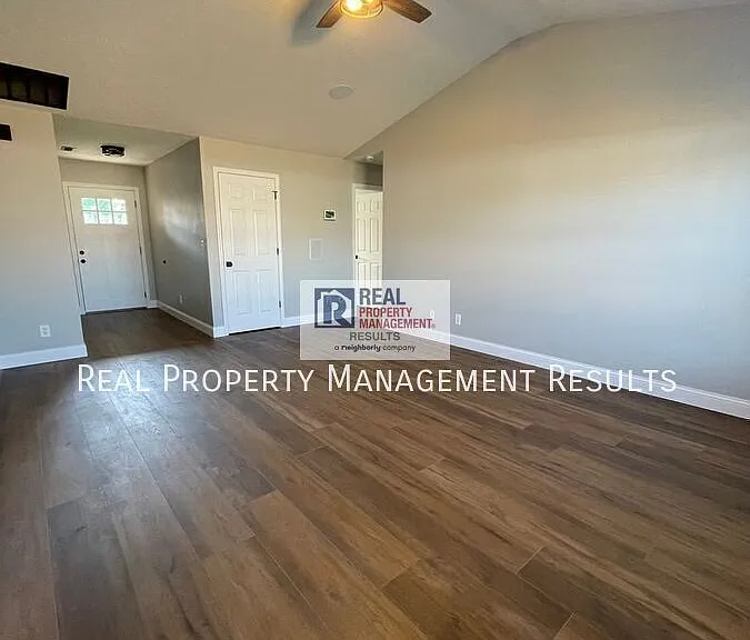 4800 Penrose Dr — Photo 2