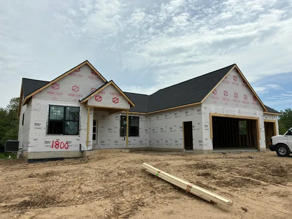 1800 NW Ringneck Ct, Grand Rapids, MI 49534