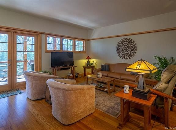 2nd image of 1497 Brentwood Pl