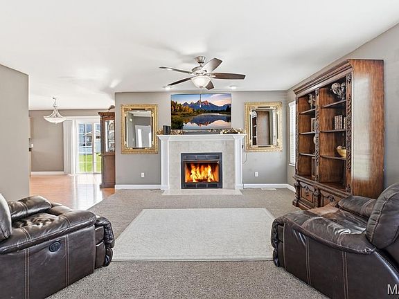 3rd image of 104 Angel Oak Ct