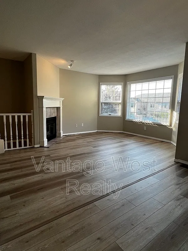 3 bed, 2.0 bath, 1450 sqft, $2,700 — Photo 3