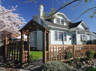 2102 N 38th St, Seattle, WA 98103