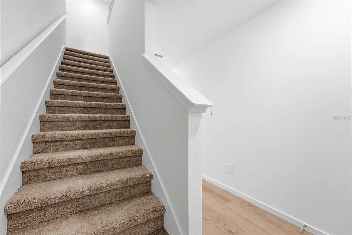 3 bed, 2.0 bath, 1386 sqft, $2,000 — Photo 3