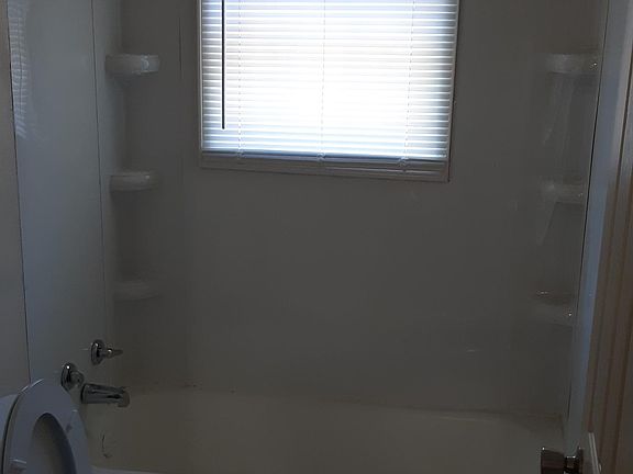 5th image of 4905 Sandage Ave