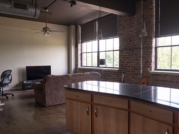 2nd image of 1301 Market St APT 209