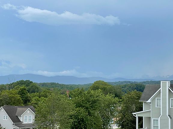 4th image of Larkspur Dr