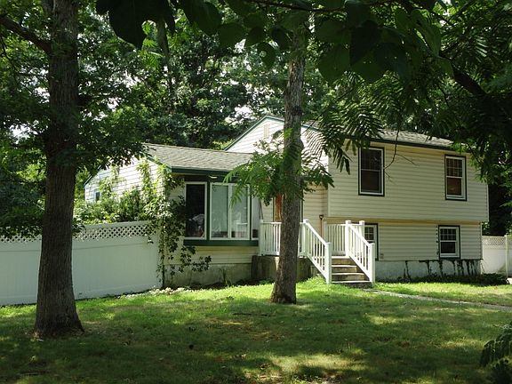 3rd image of 316 E Magnolia Ave