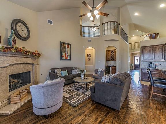 3rd image of 1601 Golf Club Dr