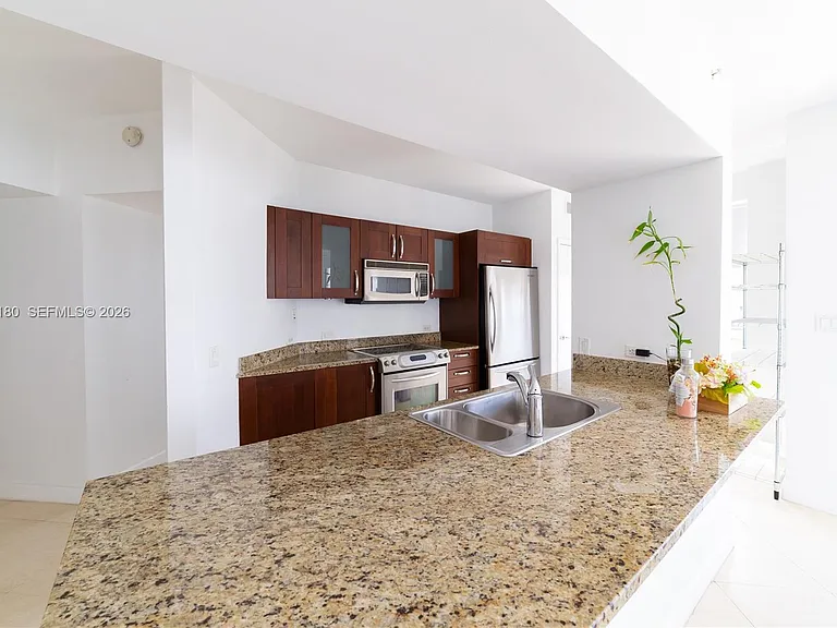 20000 Country Club Dr #1001 — Photo 8
