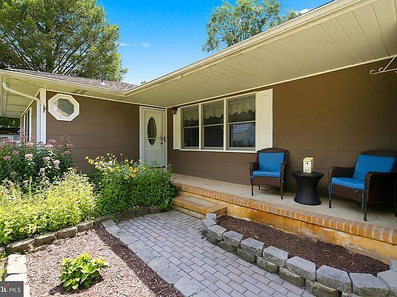 3rd image of 2215 Longwood Dr