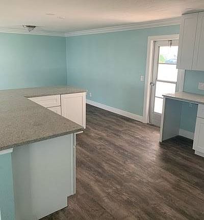 5th image of 172 NE Emerald Dr