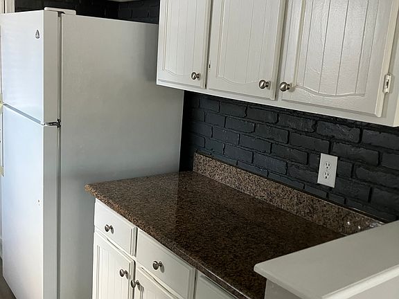 5th image of 3004 Clover Ln