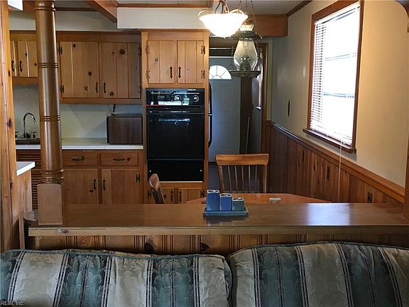 3rd image of 17 Fairview Cir S