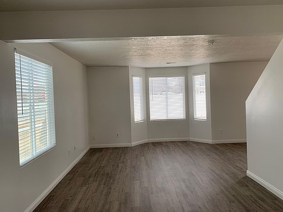 5th image of 2241 E Hawthorne St
