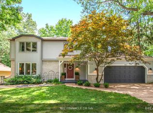 1812 Pinnacle Dr SW, Wyoming, MI 49519
