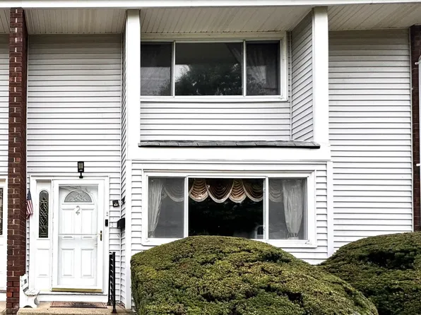 2 Quincy Cir, Dayton, NJ 08810