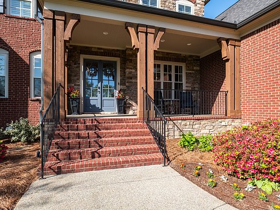 5th image of 618 Calverton Ln