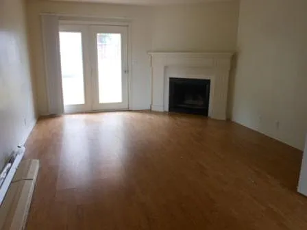2 bed, 1.5 bath, 900 sqft, $995 — Photo 2