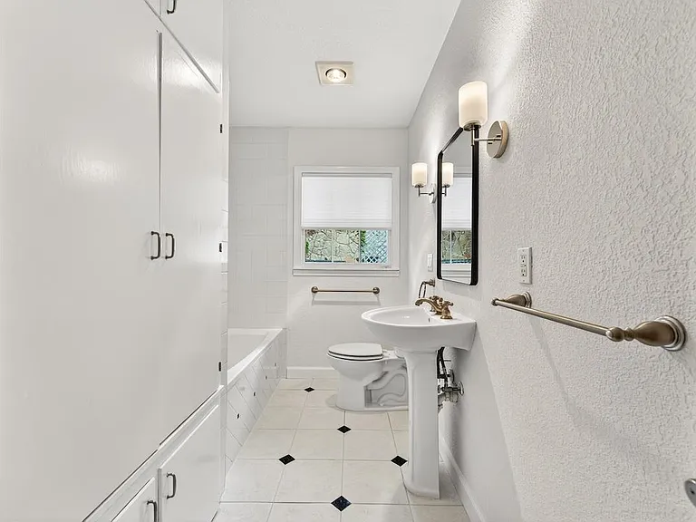 2506 Hillview Rd — Photo 20