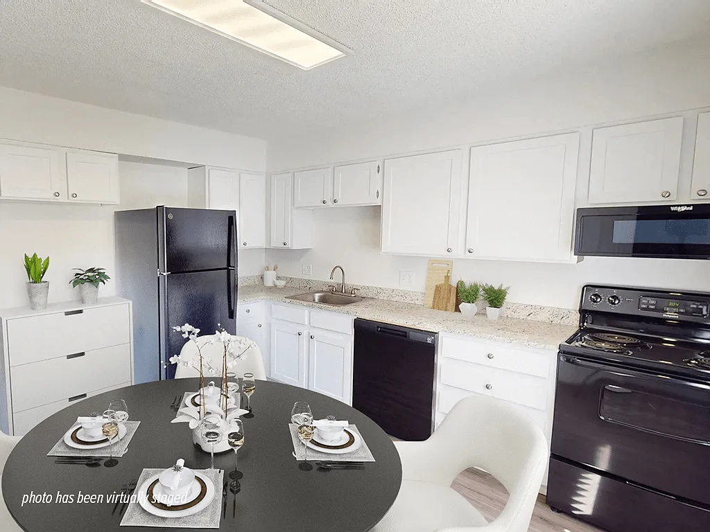 Ramblewood Apartments — Photo 2