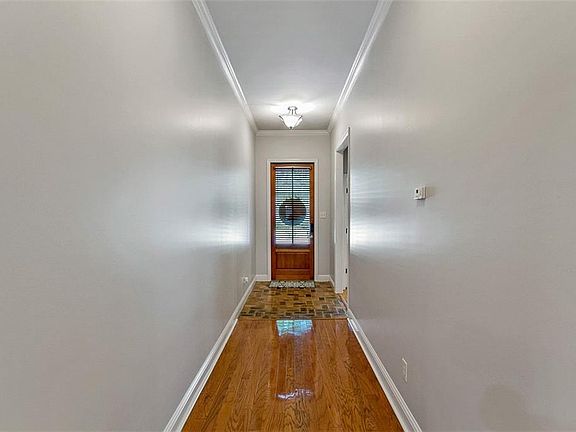 3rd image of 940 Grant Park Dr