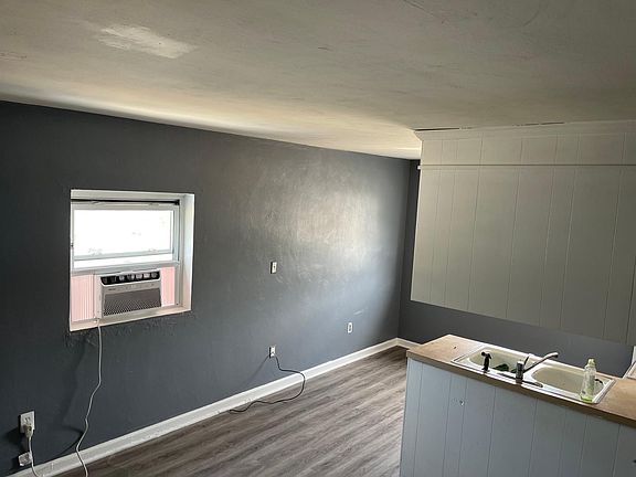2nd image of 461 Franklin St #D