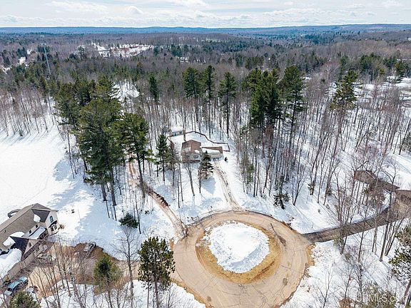 3rd image of 440 Reservoir St