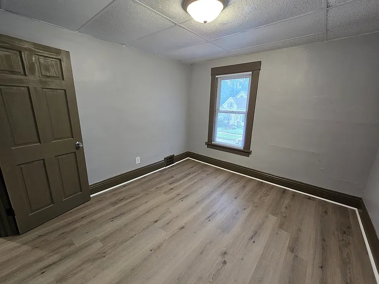 419 Bratnober St — Photo 15