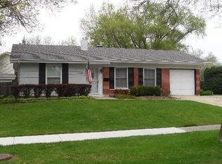 1130 Hermitage Ln, Hoffman Estates, IL 60169