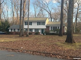 608 Covington Pl W, Franklin Lakes, NJ 07417