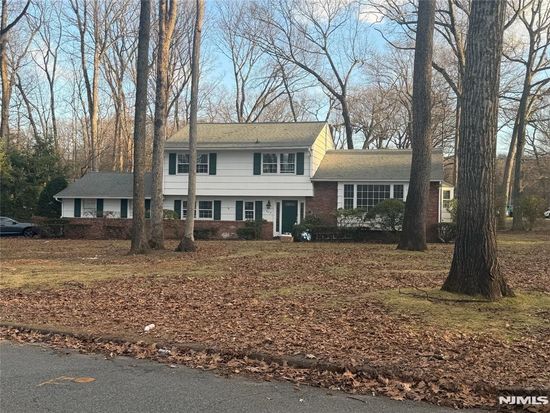 608 Covington Pl W, Franklin Lakes, NJ 07417